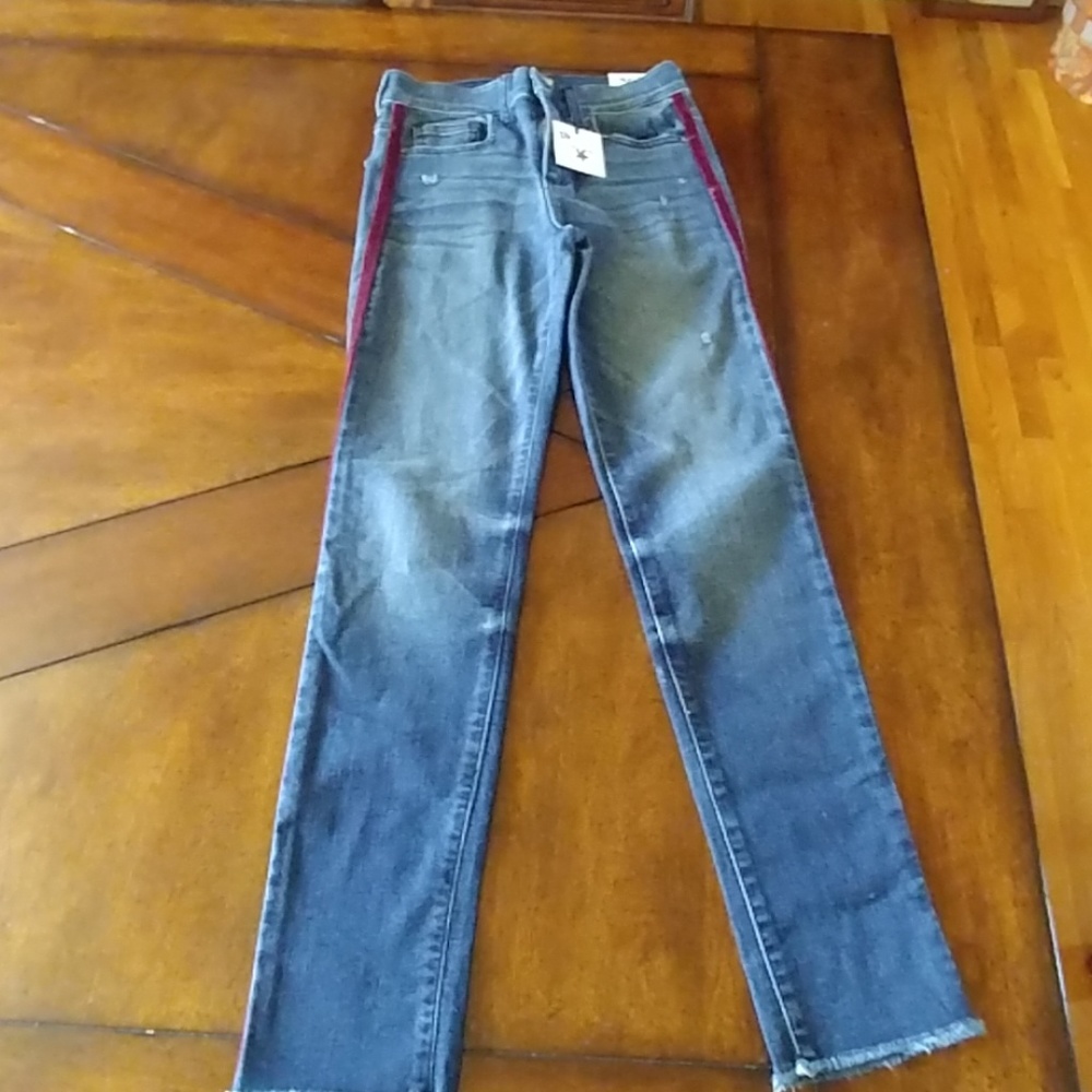 NEW SNEAK PEEK DETAIL STRIPE JEANS